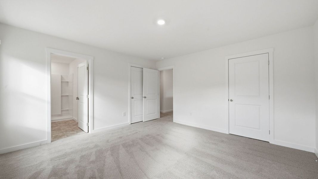 Spacious, unfurnished interior of a new home in Emory Creek, Harriman (Image 23).
