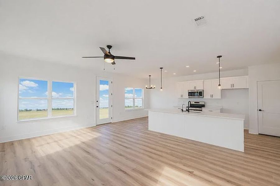 Spacious, unfurnished interior of a new home in College Station, Panama City (Image 5).
