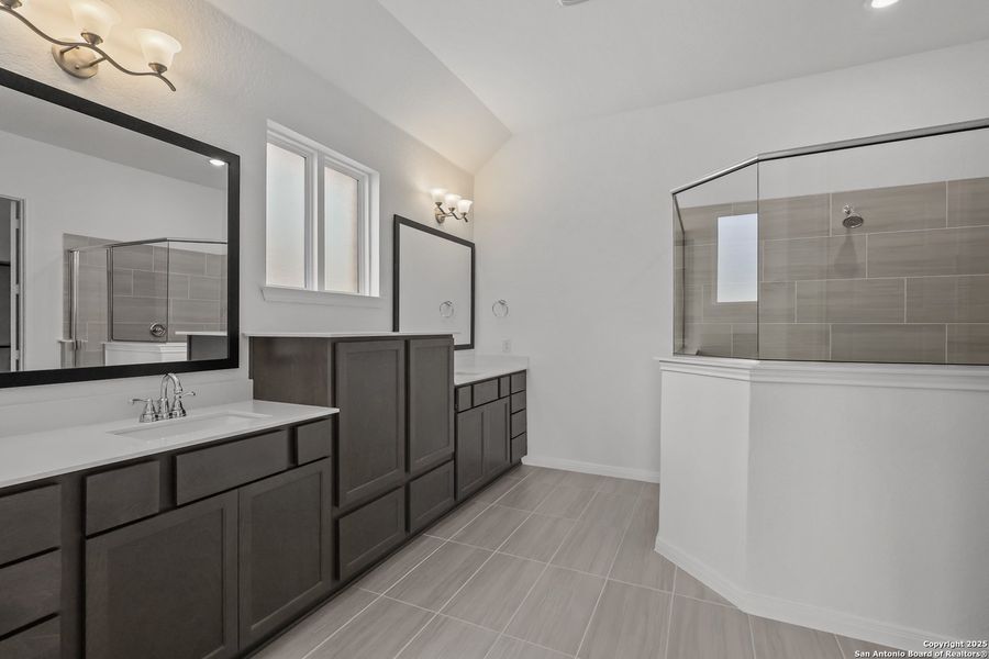 Furnished interior view inside a new home in Homestead, Schertz (Image 14).