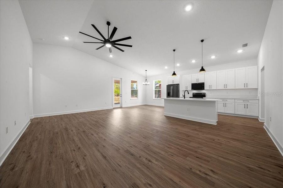Spacious, unfurnished interior of a new home in , Spring Hill (Image 23).