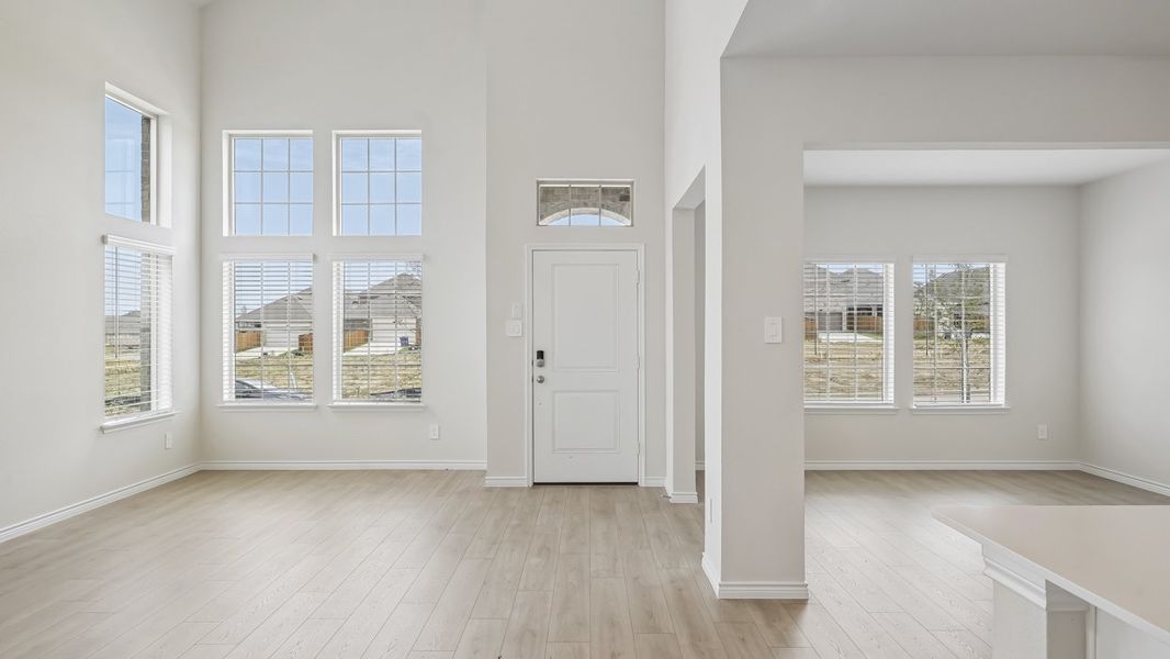 Spacious, unfurnished interior of a new home in Lilybrooke at Legacy Hills, Celina (Image 9).