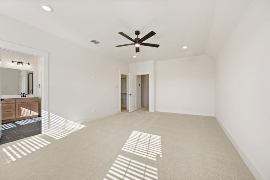 Spacious, unfurnished interior of a new home in Trinity Falls, McKinney (Image 30).