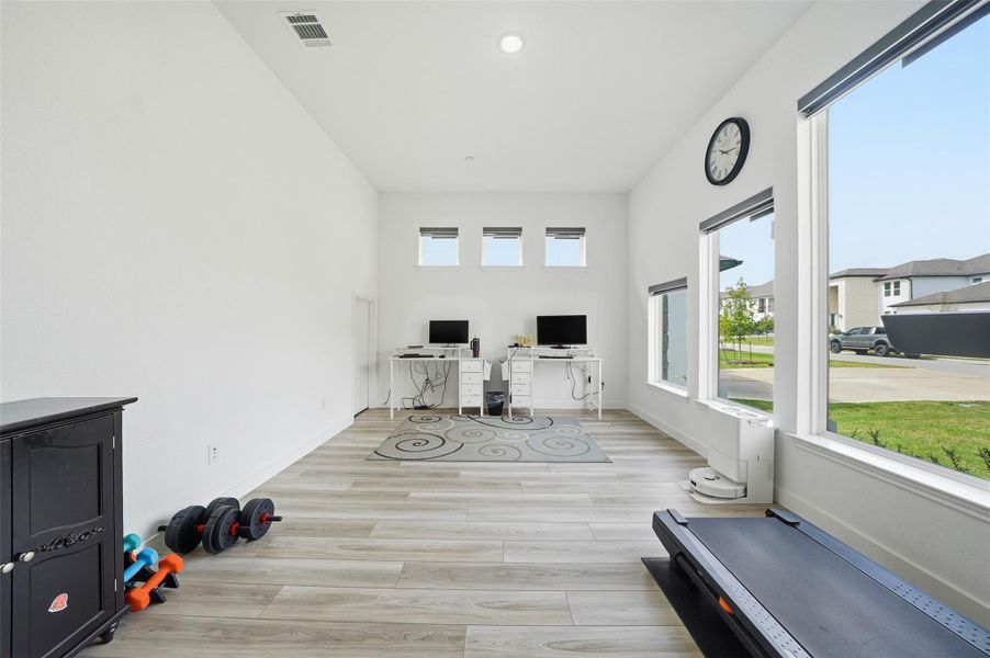 Image 37 of a home in Travisso.