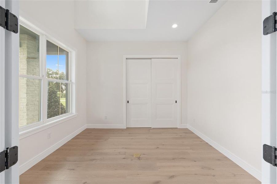 Spacious, unfurnished interior of a new home in , Ocala (Image 11).