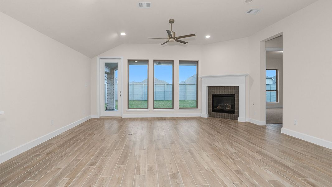 Spacious, unfurnished interior of a new home in Legacy 50', League City (Image 13).