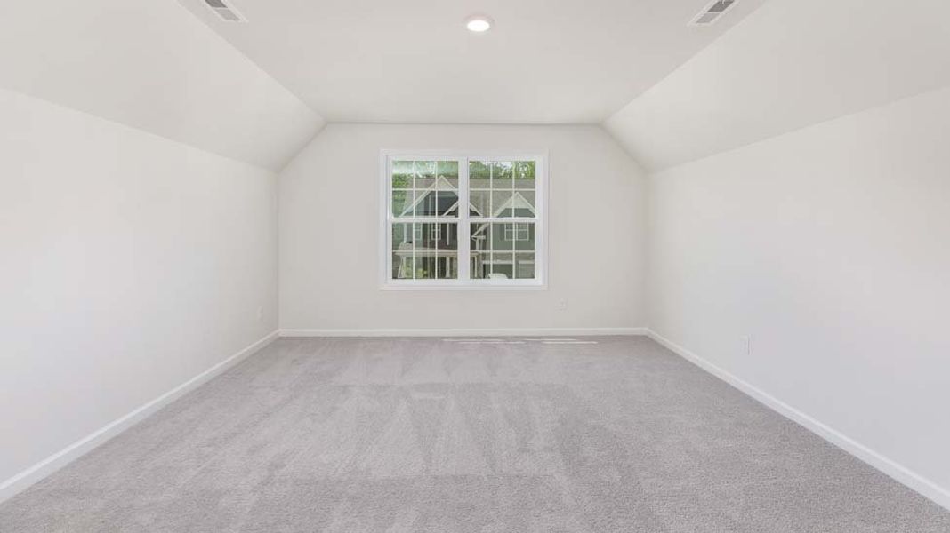 Spacious, unfurnished interior of a new home in Sylvan Creek, Denver (Image 19).