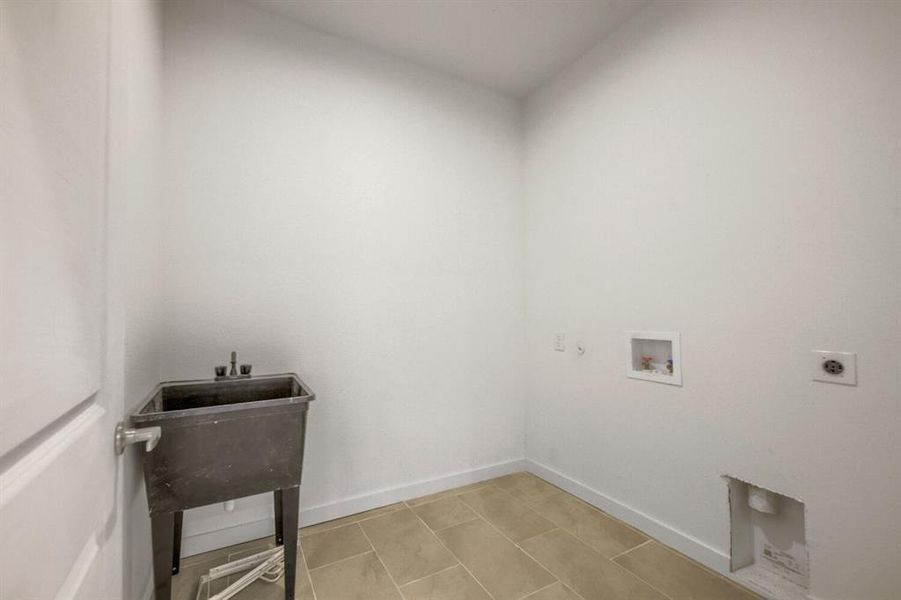 Spacious, unfurnished interior of a new home in , Lake Worth (Image 9). Spacious, unfurnished interior of a new home in , Lake Worth (Image 9).