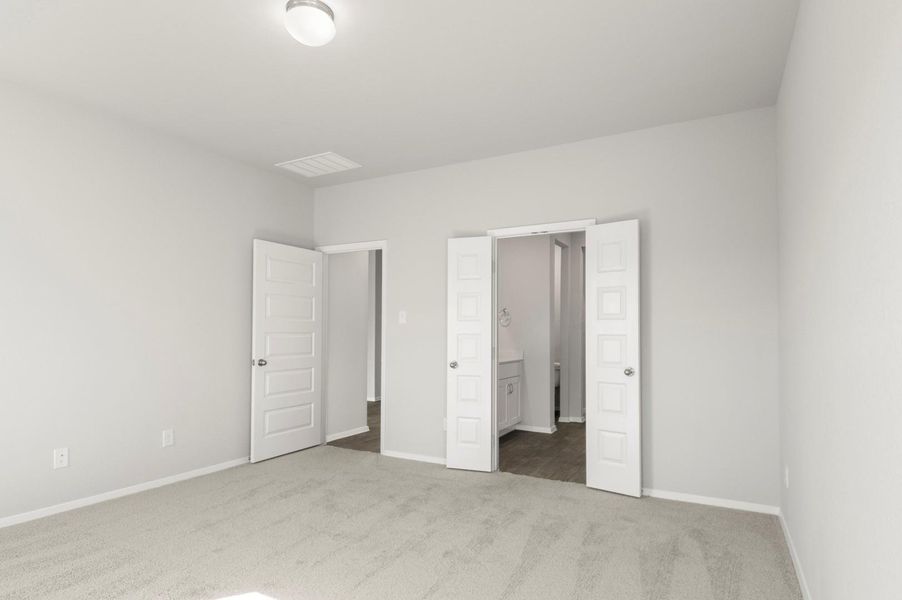 Spacious, unfurnished interior of a new home in Cloverleaf, Austin (Image 18). Spacious, unfurnished interior of a new home in Cloverleaf, Austin (Image 18).