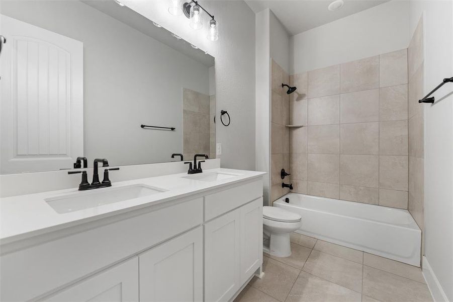 Furnished interior view inside a new home in Creekview Addition, Van Alstyne (Image 15).