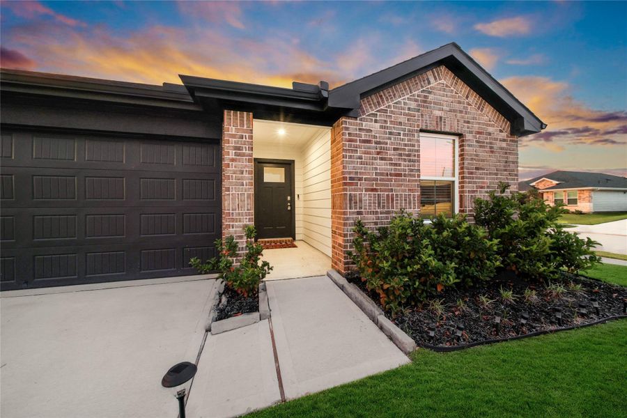 Exterior details and patio area of a home in Sorrento, Richmond (Image 3).