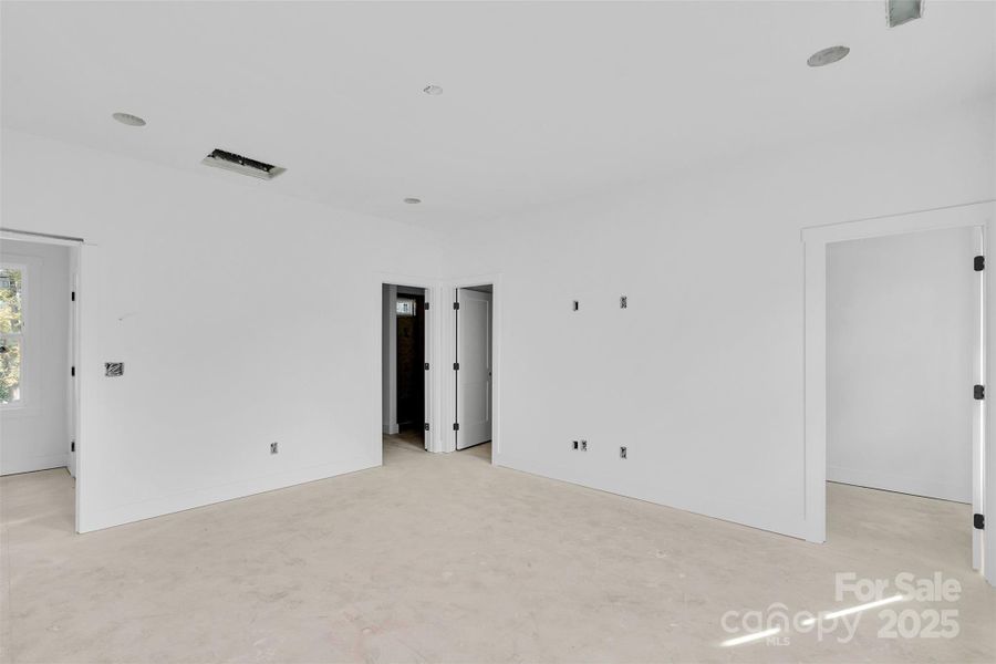 Spacious, unfurnished interior of a new home in , Charlotte (Image 10).