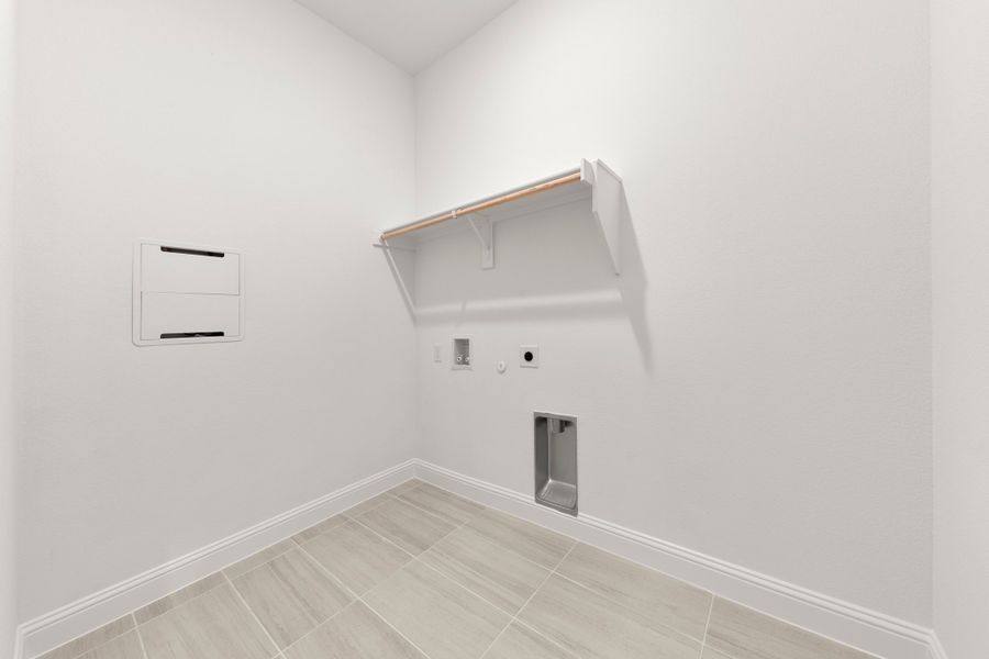 Spacious, unfurnished interior of a new home in Lovers Landing, Forney (Image 26).