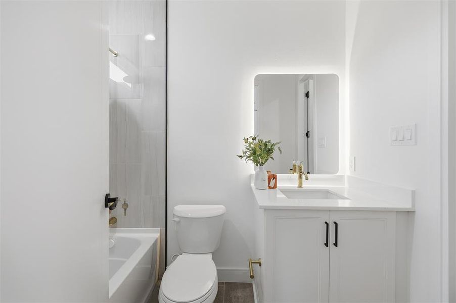 Furnished interior view inside a new home in , Dallas (Image 17).