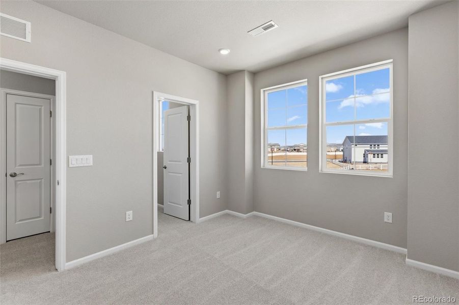 Spacious, unfurnished interior of a new home in , Aurora (Image 25).