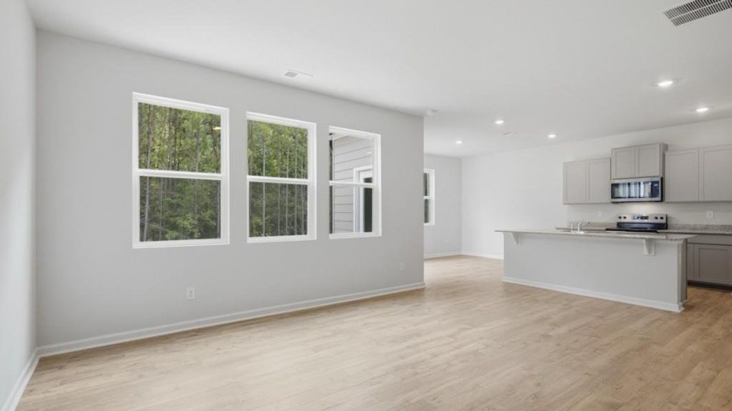 Spacious, unfurnished interior of a new home in Oaks at Cedar Grove, Fairburn (Image 18).