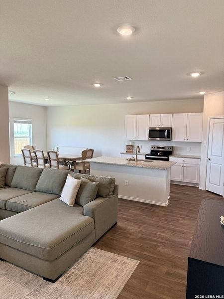 Furnished interior view inside a new home in Winding Creek, New Braunfels (Image 10).