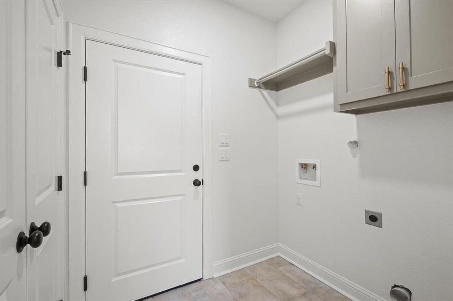 Spacious, unfurnished interior of a new home in , Athens (Image 21).