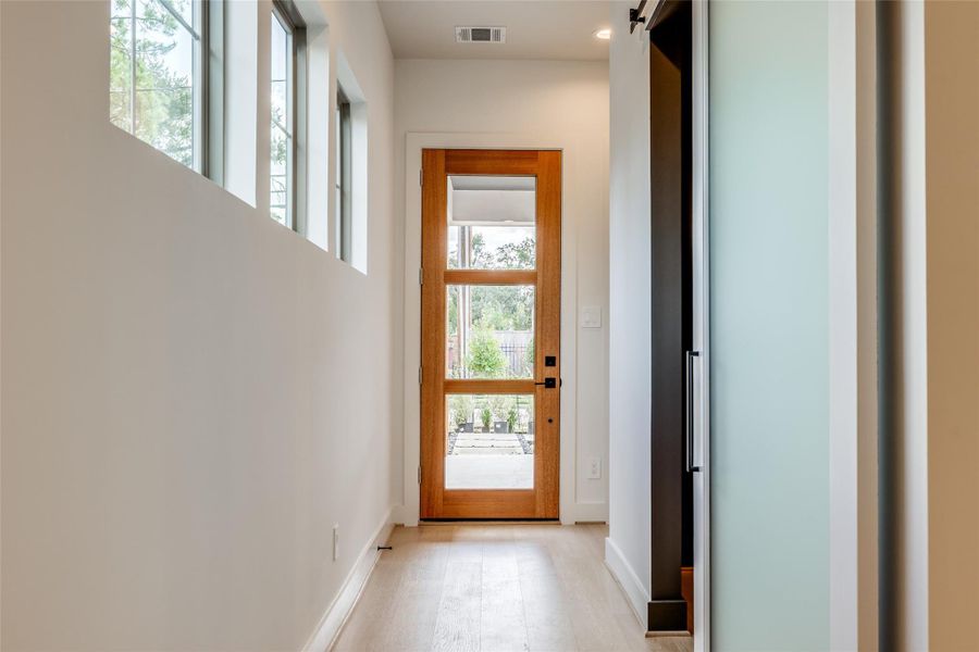 Spacious, unfurnished interior of a new home in , Houston (Image 24).