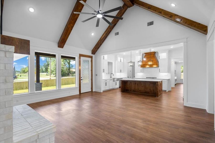 Spacious, unfurnished interior of a new home in , Lindale (Image 19).