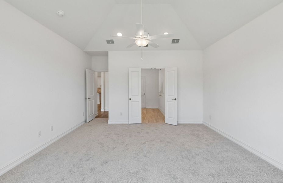 Spacious, unfurnished interior of a new home in Wellington, Fort Worth (Image 16).