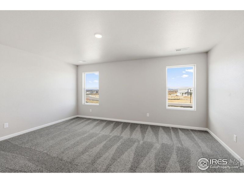 Spacious, unfurnished interior of a new home in Cordovan, Longmont (Image 25).
