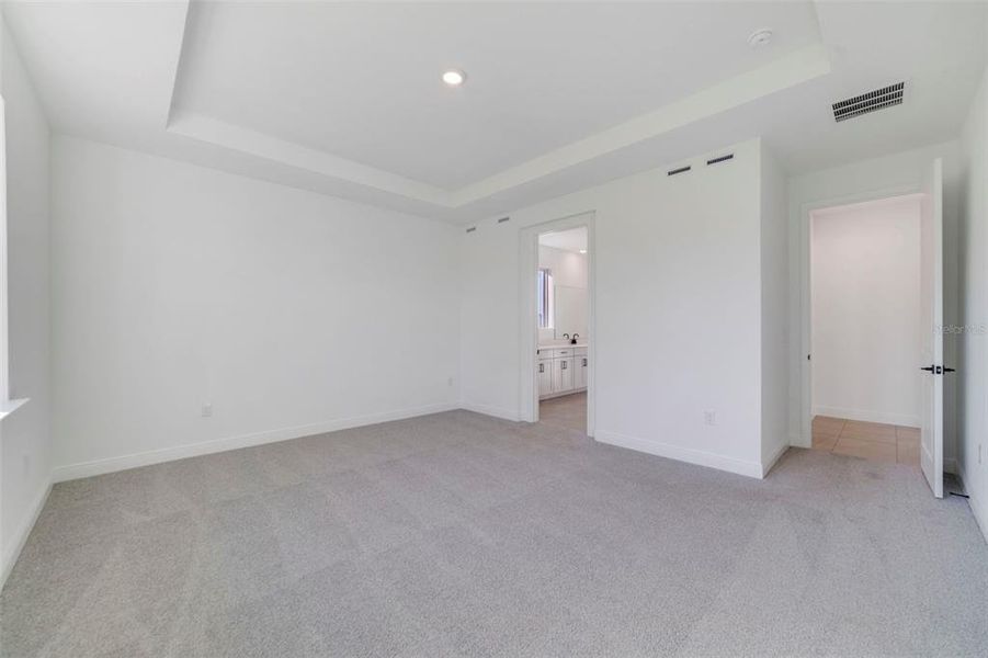 Spacious, unfurnished interior of a new home in Vintner Reserve, Clermont (Image 27). Spacious, unfurnished interior of a new home in Vintner Reserve, Clermont (Image 27).