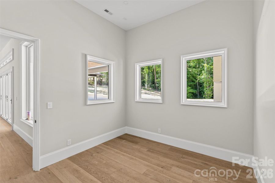 Spacious, unfurnished interior of a new home in , Davidson (Image 18).