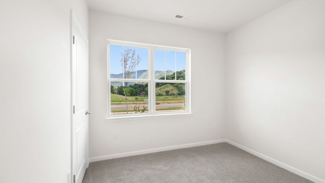 Spacious, unfurnished interior of a new home in Valleywood Farms, Waynesville (Image 16).