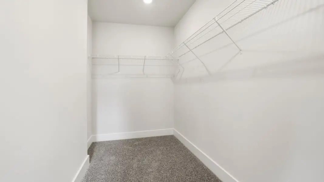 Spacious, unfurnished interior of a new home in Ken's Crossing, Moore (Image 32).