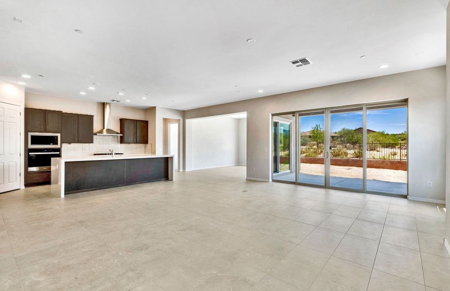 Spacious, unfurnished interior of a new home in Vistoso Canyon Estates, Oro Valley (Image 23).