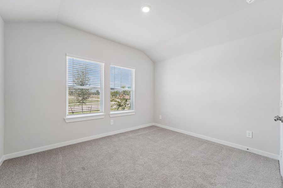 Spacious, unfurnished interior of a new home in Stewart's Ranch, Conroe (Image 32).