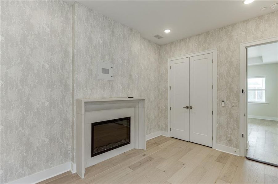 Spacious, unfurnished interior of a new home in The Retreat at Sterling on the Lake 48', Flowery Branch (Image 42).