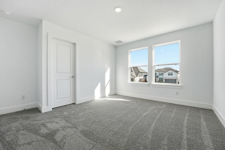 Spacious, unfurnished interior of a new home in Santa Rita Ranch, Liberty Hill (Image 15).