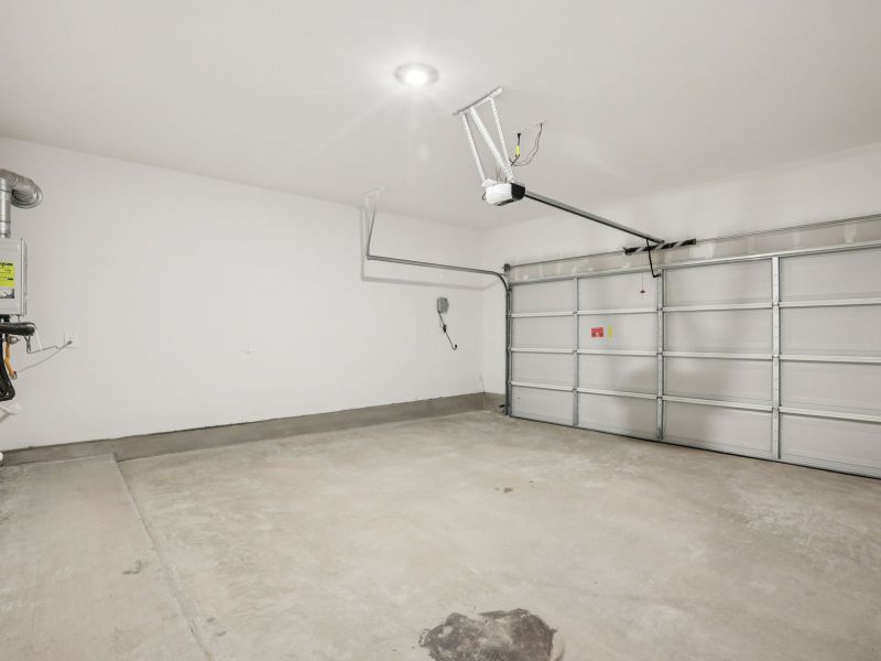 Spacious, unfurnished interior of a new home in Prairie Winds - Boulevard Collection, Hutto (Image 17).