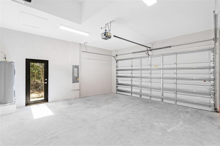 Spacious, unfurnished interior of a new home in , Port Charlotte (Image 37).