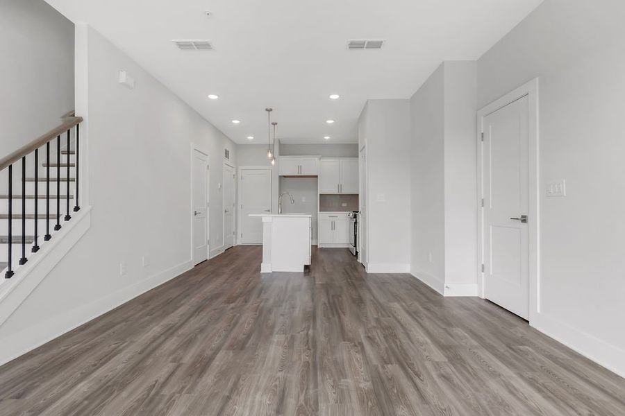 Spacious, unfurnished interior of a new home in Echo Park, Suwanee (Image 21).