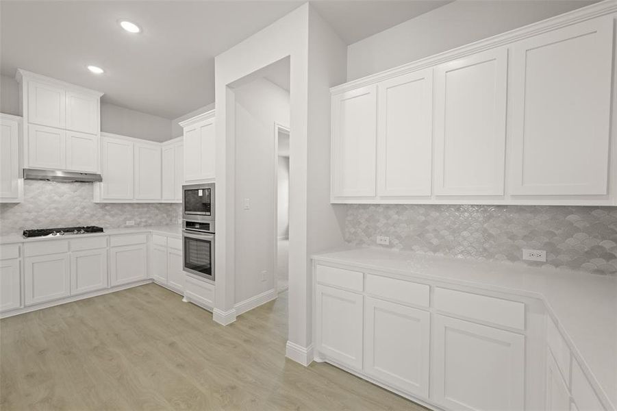 405 Daybreak- Kitchen-4 405 Daybreak- Kitchen-4