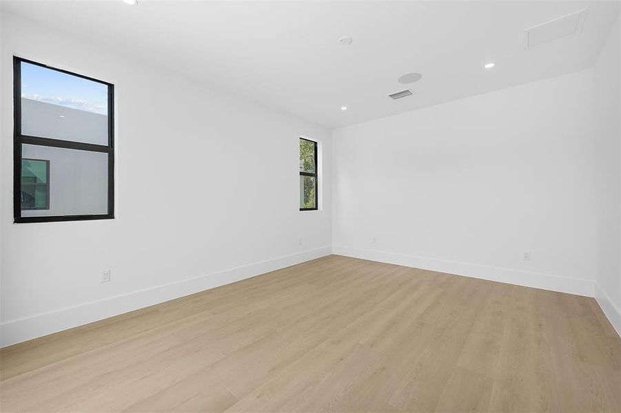 Spacious, unfurnished interior of a new home in , Fort Lauderdale (Image 20).