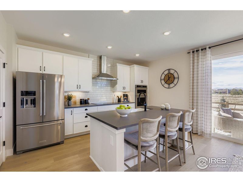 cooktop, hood vent, chimney hood, stainless appliances, microwave oven combo