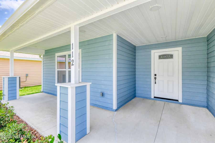 Exterior details and patio area of a home in , Palatka (Image 3).