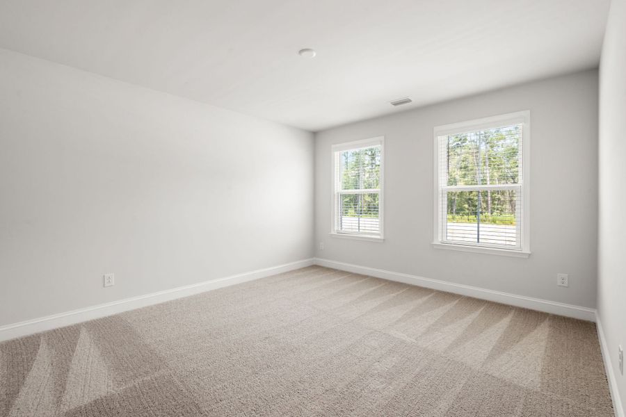 Spacious, unfurnished interior of a new home in Waterways, Richmond Hill (Image 16).