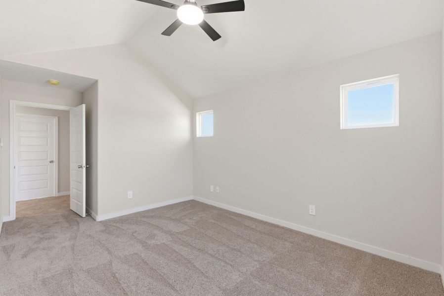 Spacious, unfurnished interior of a new home in , Fresno (Image 43).