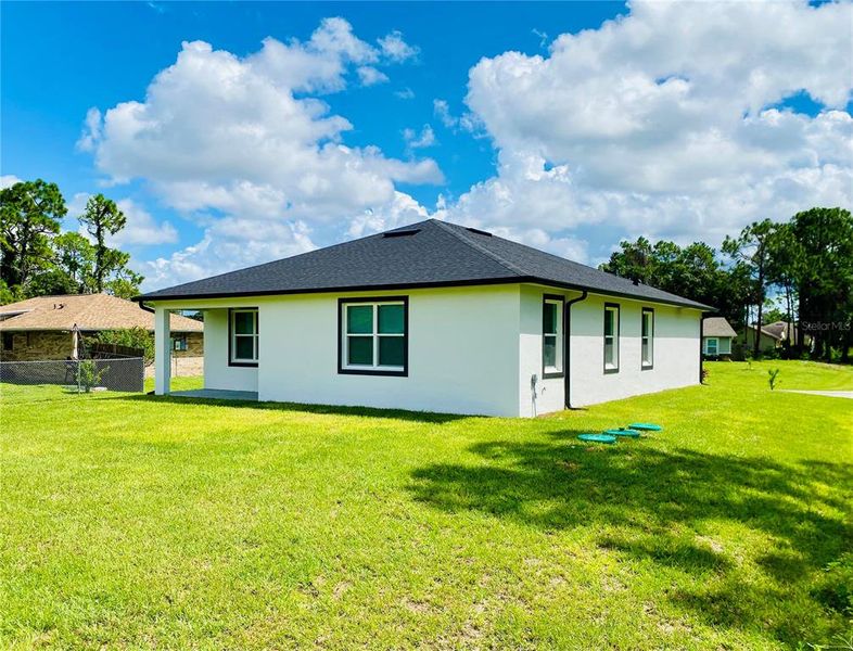 Exterior details and patio area of a home in , Palm Bay (Image 8).