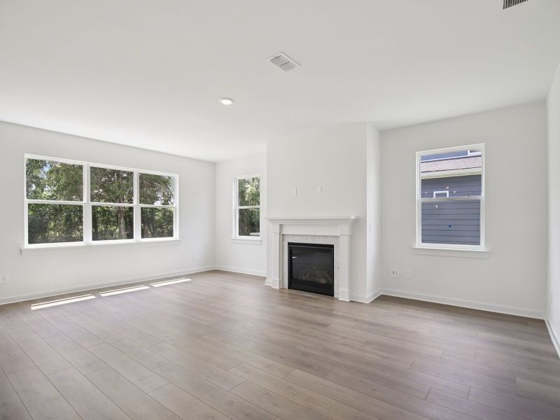 Spacious, unfurnished interior of a new home in Sycamore Grove, Murfreesboro (Image 7).