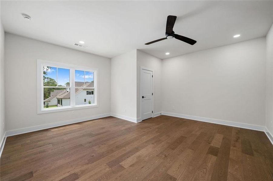 Spacious, unfurnished interior of a new home in , Atlanta (Image 87).