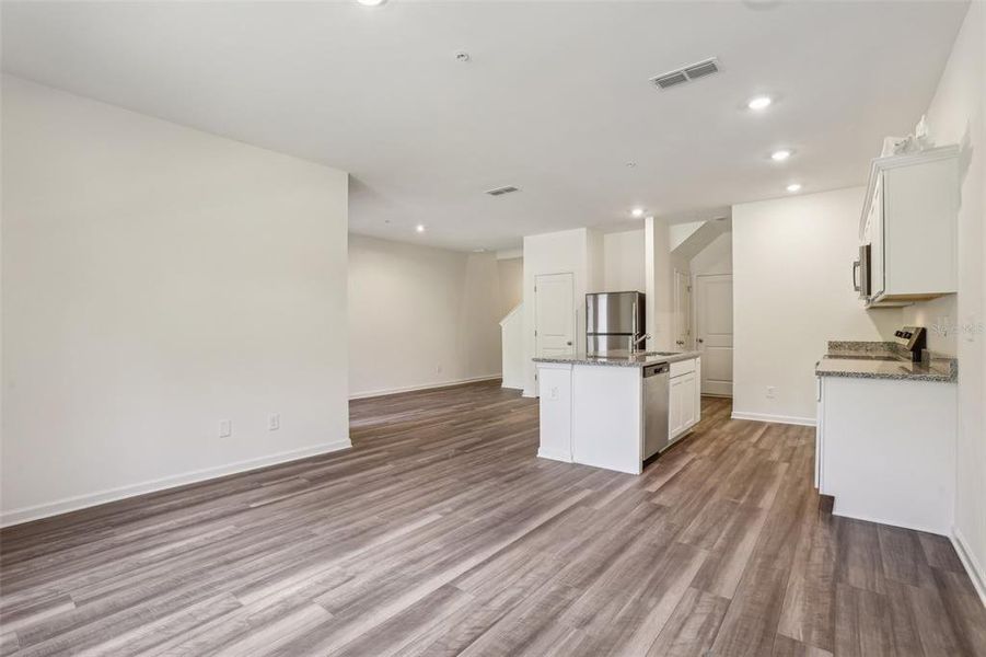 Spacious, unfurnished interior of a new home in , Kissimmee (Image 15).