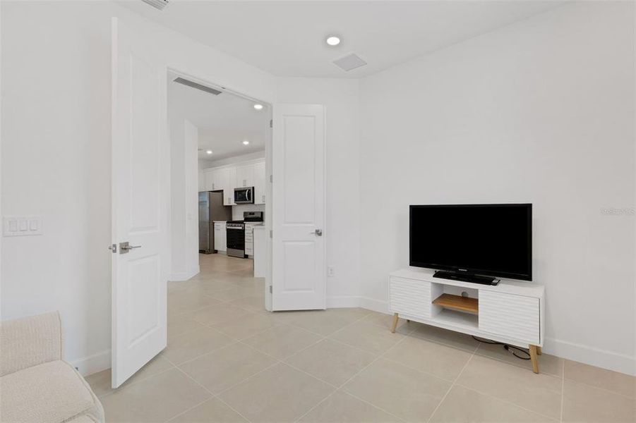Spacious, unfurnished interior of a new home in , Nokomis (Image 24).