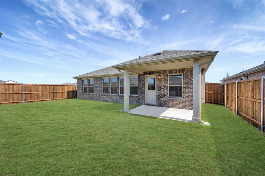 Exterior details and patio area of a home in Mobberly Farms, Pilot Point (Image 3).