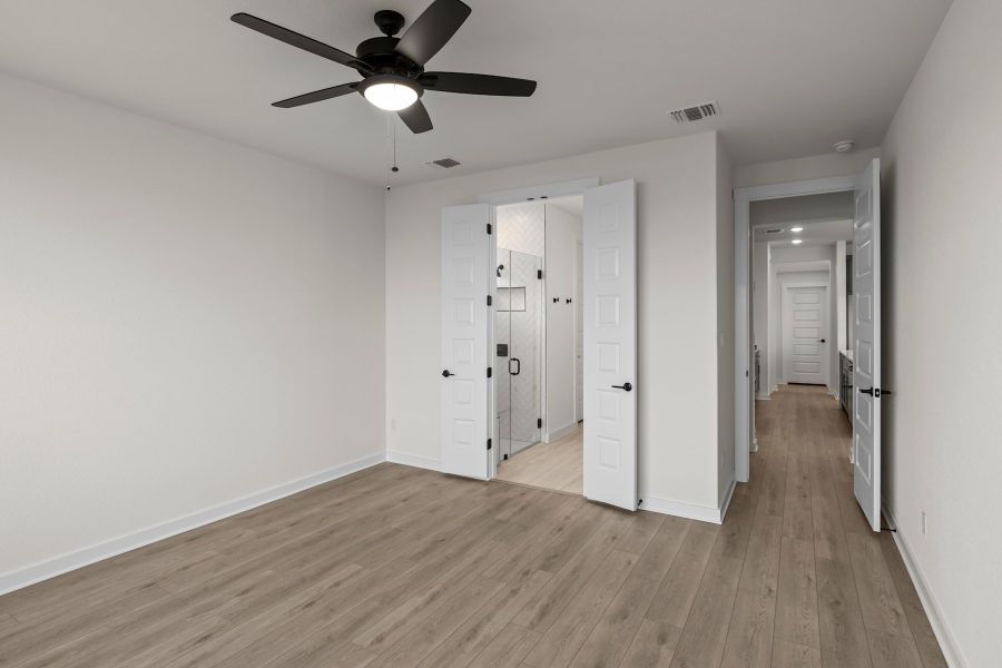 Spacious, unfurnished interior of a new home in Lariat, Liberty Hill (Image 32).