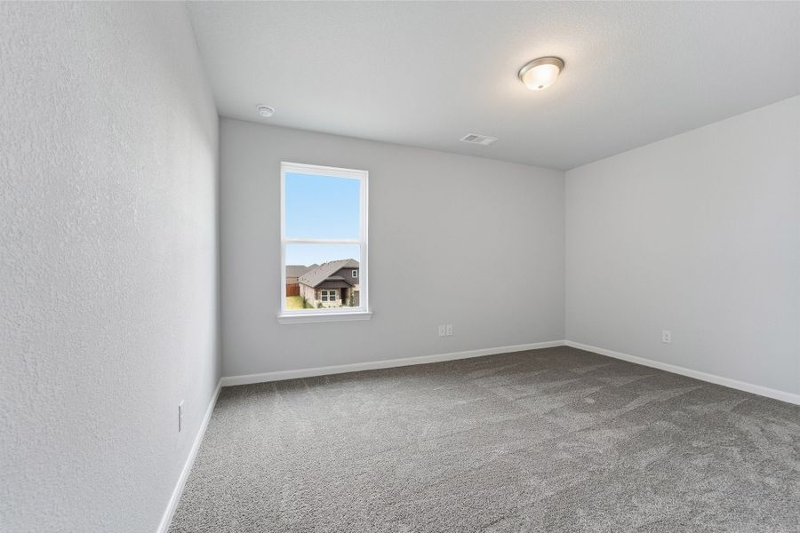 Spacious, unfurnished interior of a new home in Saddlebrook Estates, Waxahachie (Image 20).